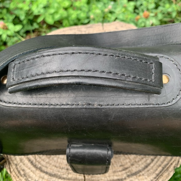 Gorgeous vintage genuine leather black cross body bag - Picture 4 of 16